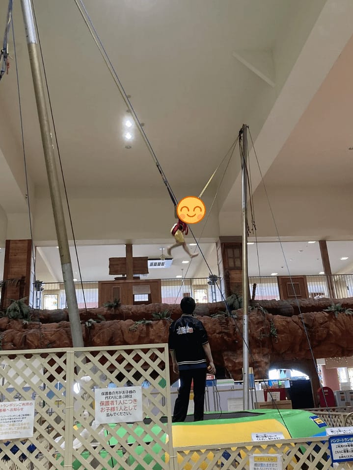 バンジートランポリン